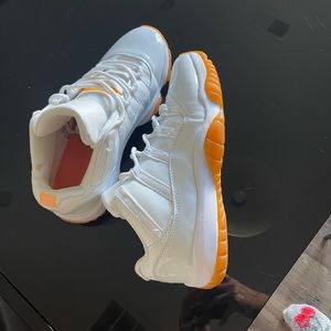 Jordan 11 Orange and White like new